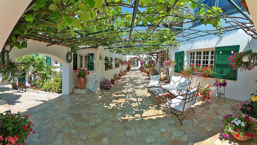 Le Hameau Hotel แซงต์-ปอล-เดอ-วองส์ ภายนอก รูปภาพ
