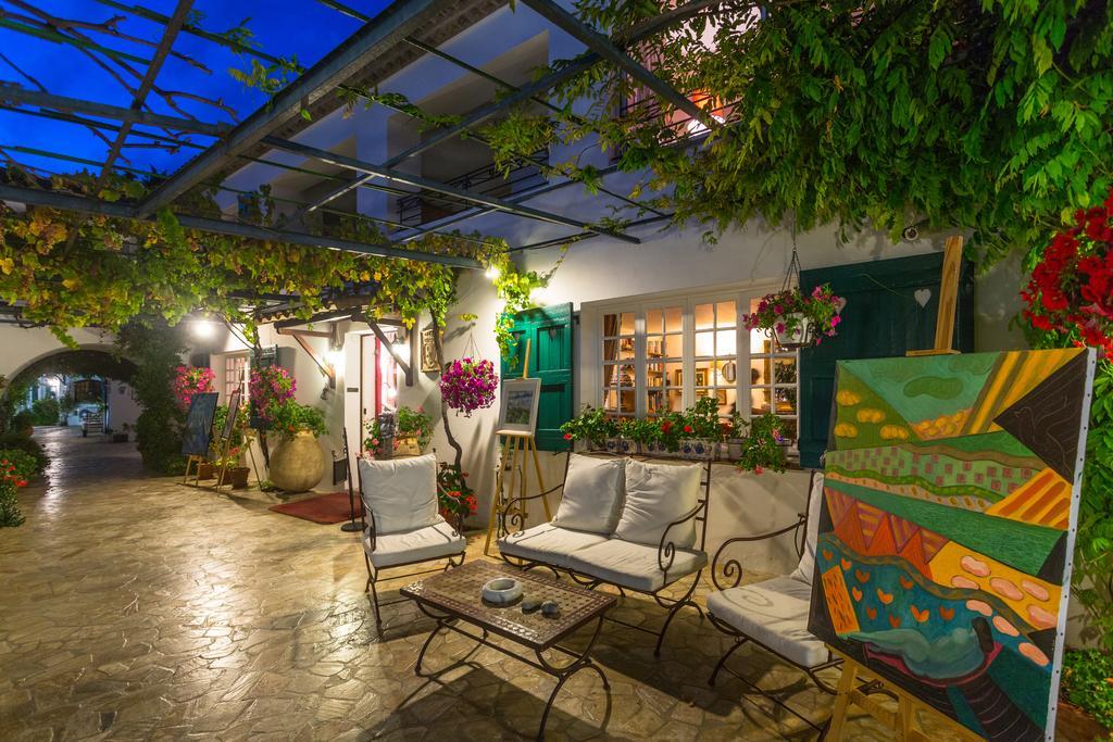 Le Hameau Hotel แซงต์-ปอล-เดอ-วองส์ ภายนอก รูปภาพ